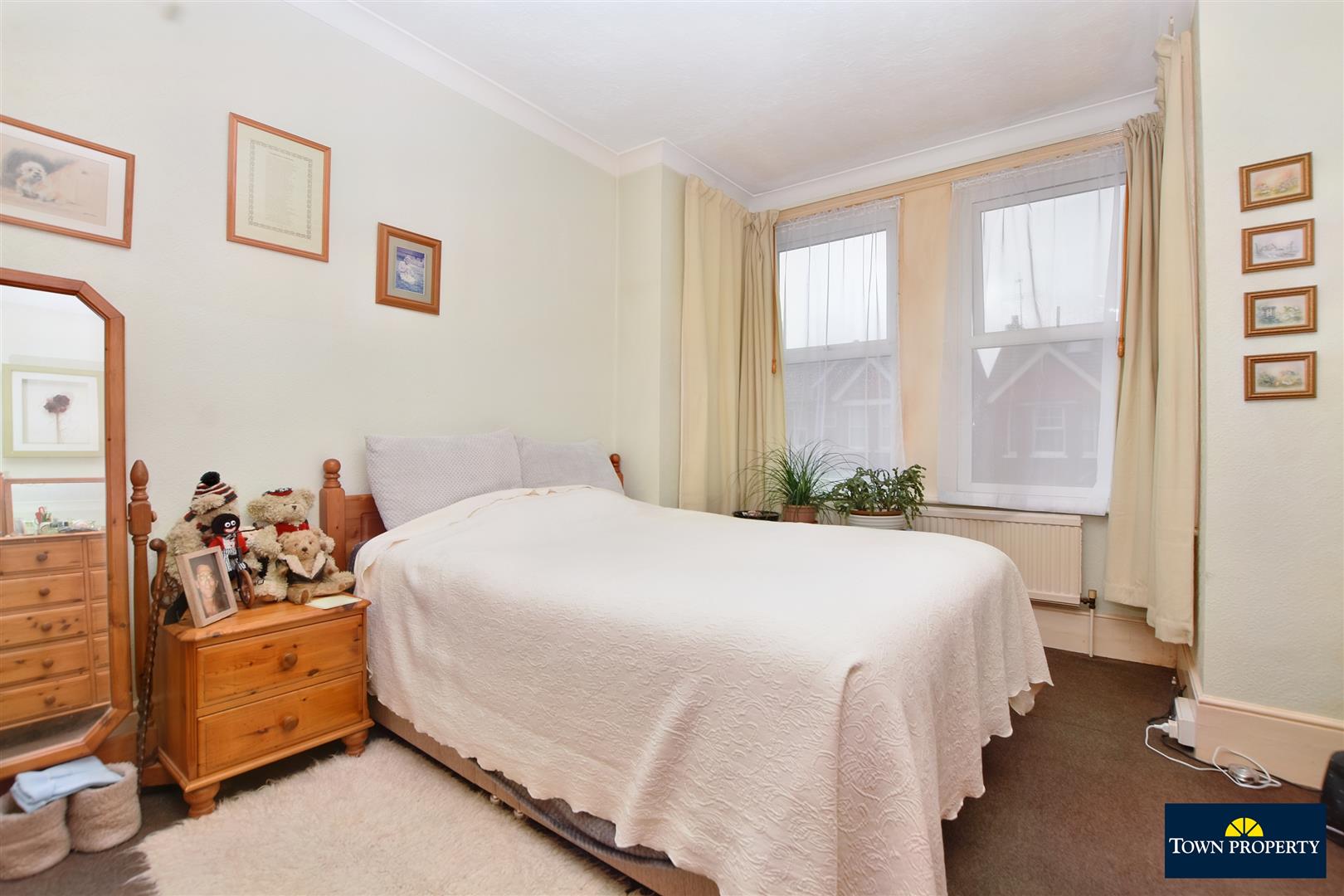 Property Details for Whitley Road Eastbourne BN22 8NH Town Property